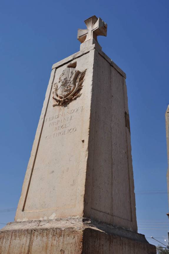 Um dos raros monumentos ao Tratado de Madri que ainda estão de pé, na cidade de Cáceres, no Mato Grosso